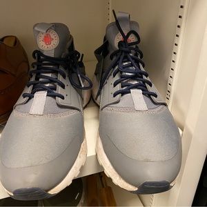 Nike Air Huarachi Men’s Size 10 Grey/Navy